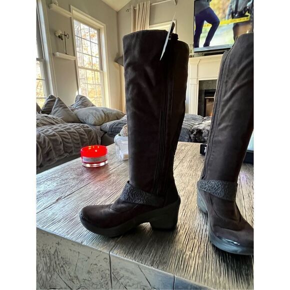 BZees Gray Washable Faux Suede Comfort Boot sz  8 NWT - Picture 6 of 13